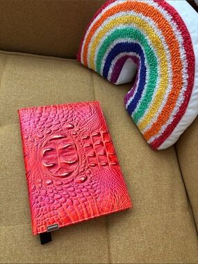 Brahmin journal flame red
Melbourne genuine leather